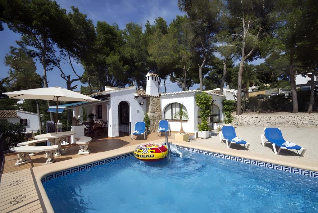 Private and peaceful pool